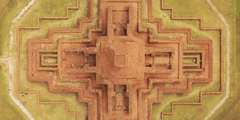 Aerial view of Paharpur Buddhist Monastery (Somapura Mahavihara) – © Peter Prix Aerial view of Paharpur Buddhist Monastery (Somapura Mahavihara) – © Peter Prix