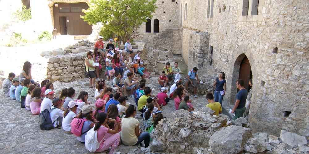 Visitors can join in an educational programme at the Chlemoutsi Castle. – © Hellenic Ministry of Culture and Sports / Ephorate of Antiquities of Ilia