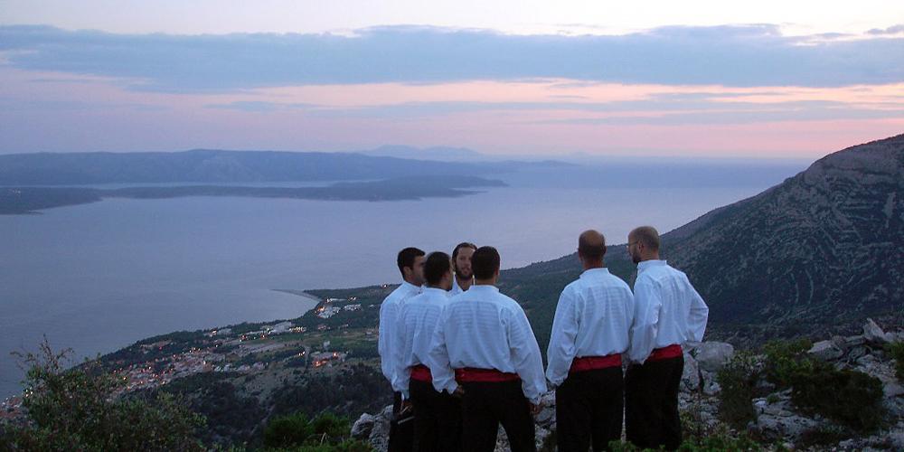 The word klapa translates as "a group of friends". – © Ministry of Culture