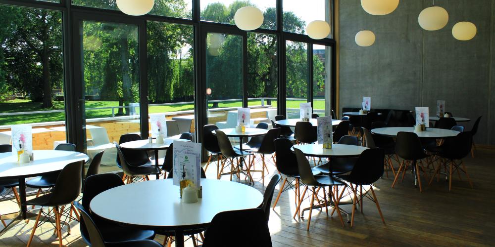 Photography gives you an appetite…  You’ve feasted your eyes – and now it’s time for food! – © Musée de la Photographie Photography gives you an appetite…  You’ve feasted your eyes – and now it’s time for food! – © Musée de la Photographie