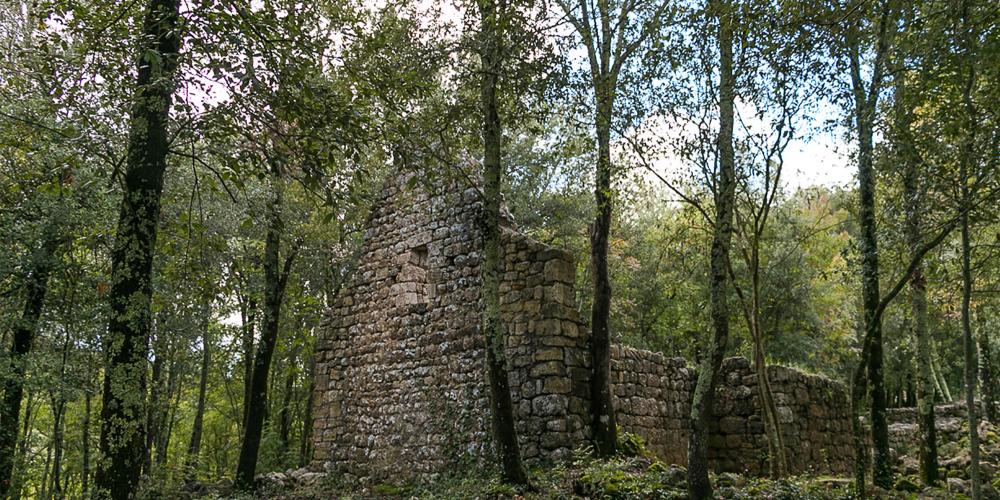 The Castelvecchio site in the San Gimignano area, is an ancient city hidden in the forest.