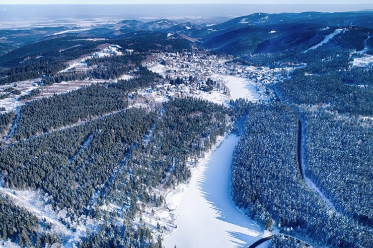 Vue hivernale de Hahnenklee enneigée, à 16 kilomètres de Goslar. – © HAHNENKLEE tourismus marketing gmbh