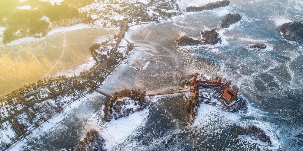 Surrounded by lakes, the Trakai Castle was a perfect residence for the Grand Dukes of Lithuania. – © Vaidas Gegužis Surrounded by lakes, the Trakai Castle was a perfect residence for the Grand Dukes of Lithuania. – © Vaidas Gegužis