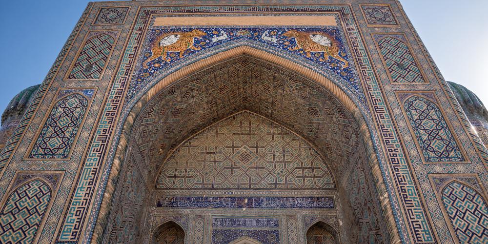 Facade of the Sher-Dor madrassah on Registan square in Samarkand, Uzbekistan – © Yulia_B / Shutterstock Facade of the Sher-Dor madrassah on Registan square in Samarkand, Uzbekistan – © Yulia_B / Shutterstock