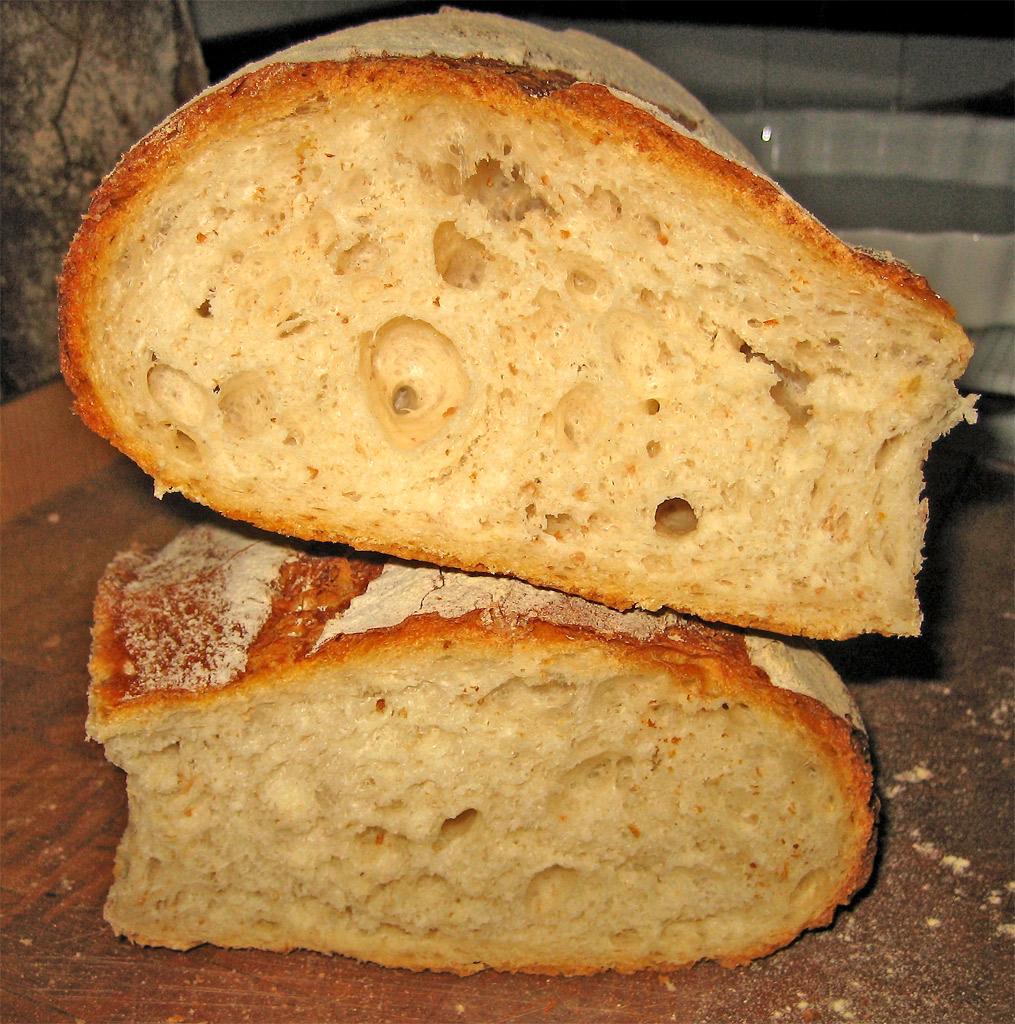 Pane Toscano is an unsalted bread common in Tuscany. The lack of salt allows the flavor of the wheat to shine. – © fugzu / Flickr