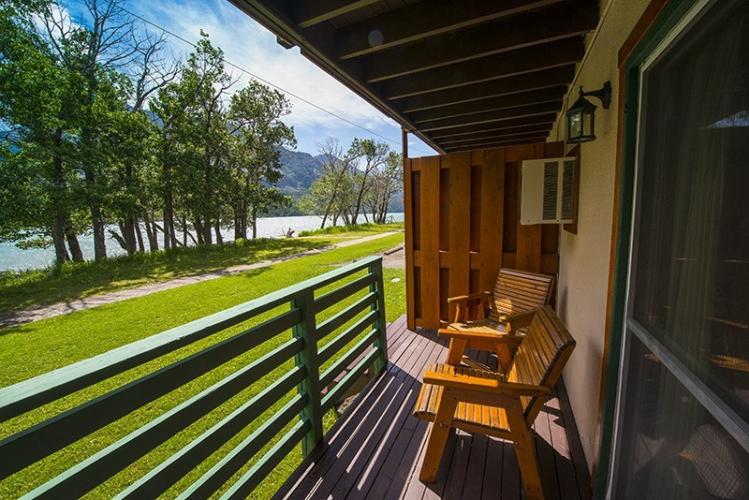 Bayshore Inn Resort and Spa Waterton, Alberta Official Travel Information