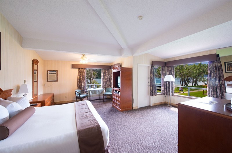 Bayshore Inn Resort and Spa Waterton, Alberta Official Travel Information