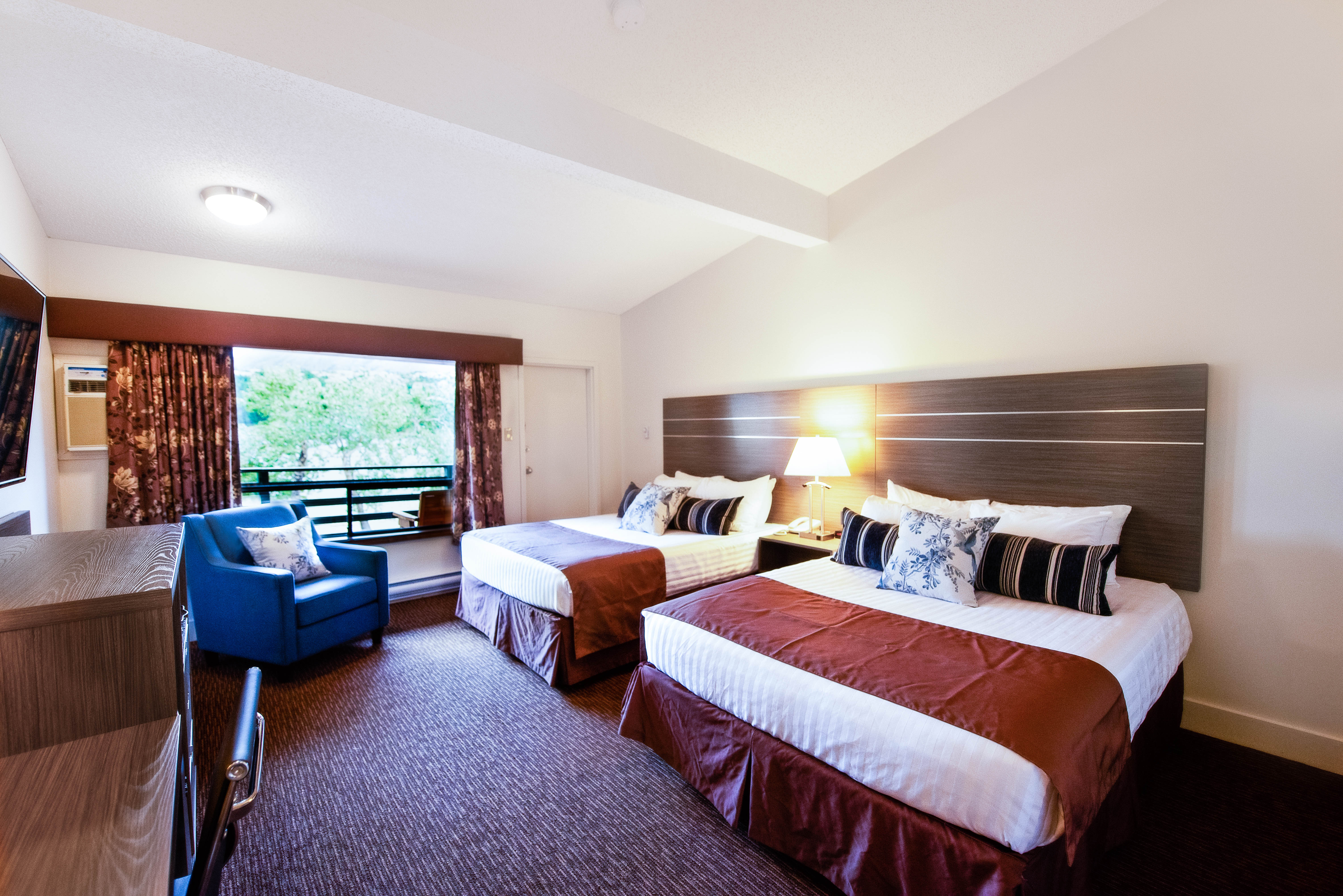 Bayshore Inn & Spa Waterton, Alberta Official Travel Information