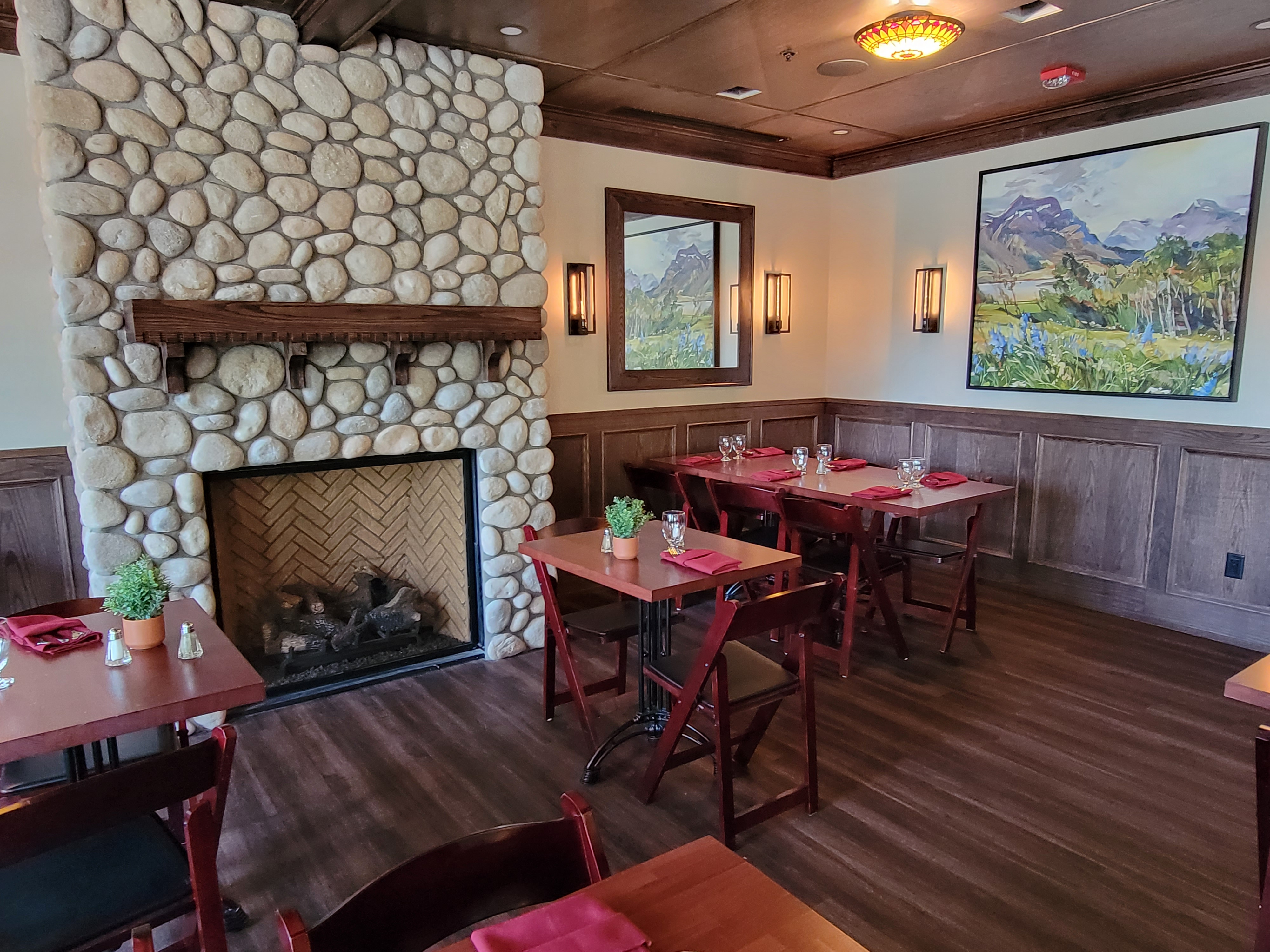 Kilmorey Lodge, Restaurant & Pub Waterton, Alberta Official Travel
