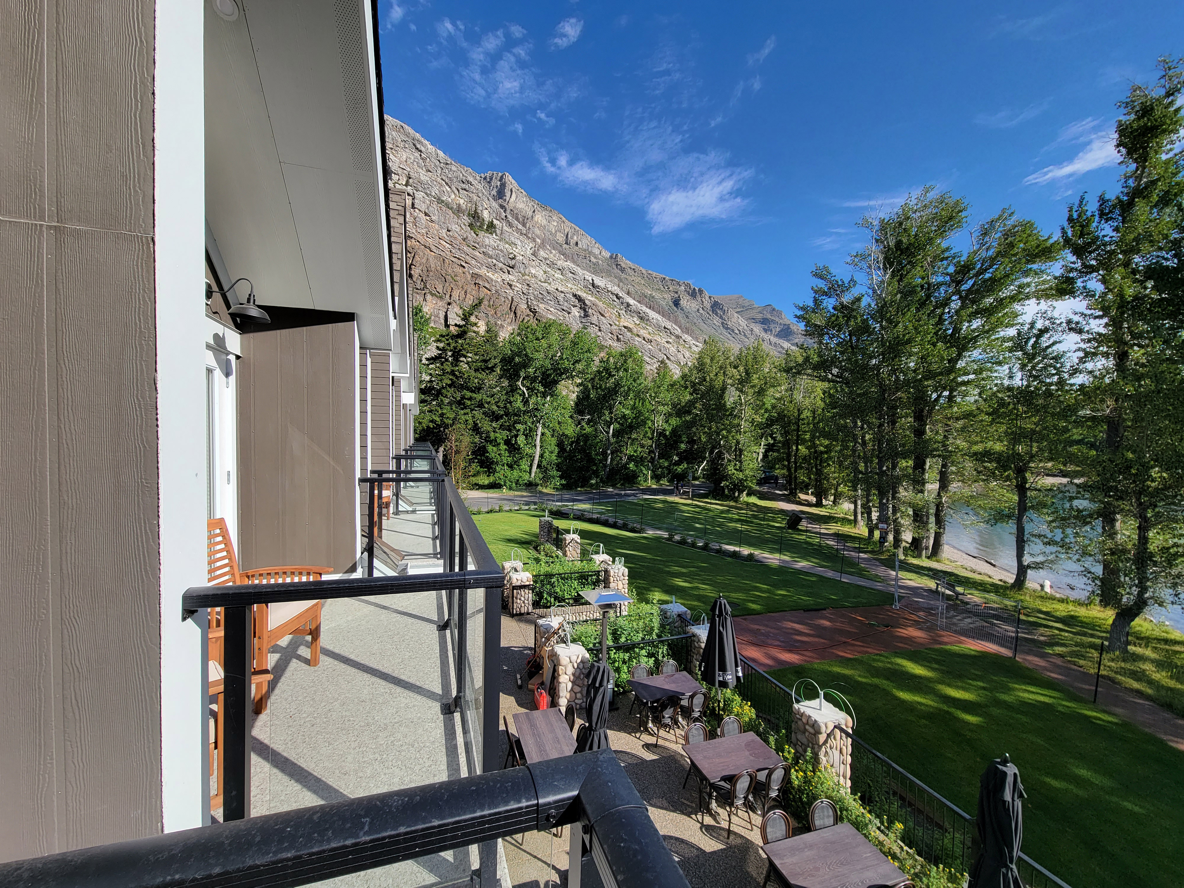 Kilmorey Lodge Waterton, Alberta Official Travel Information