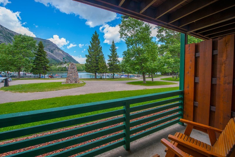 Bayshore Inn & Spa Waterton, Alberta Official Travel Information