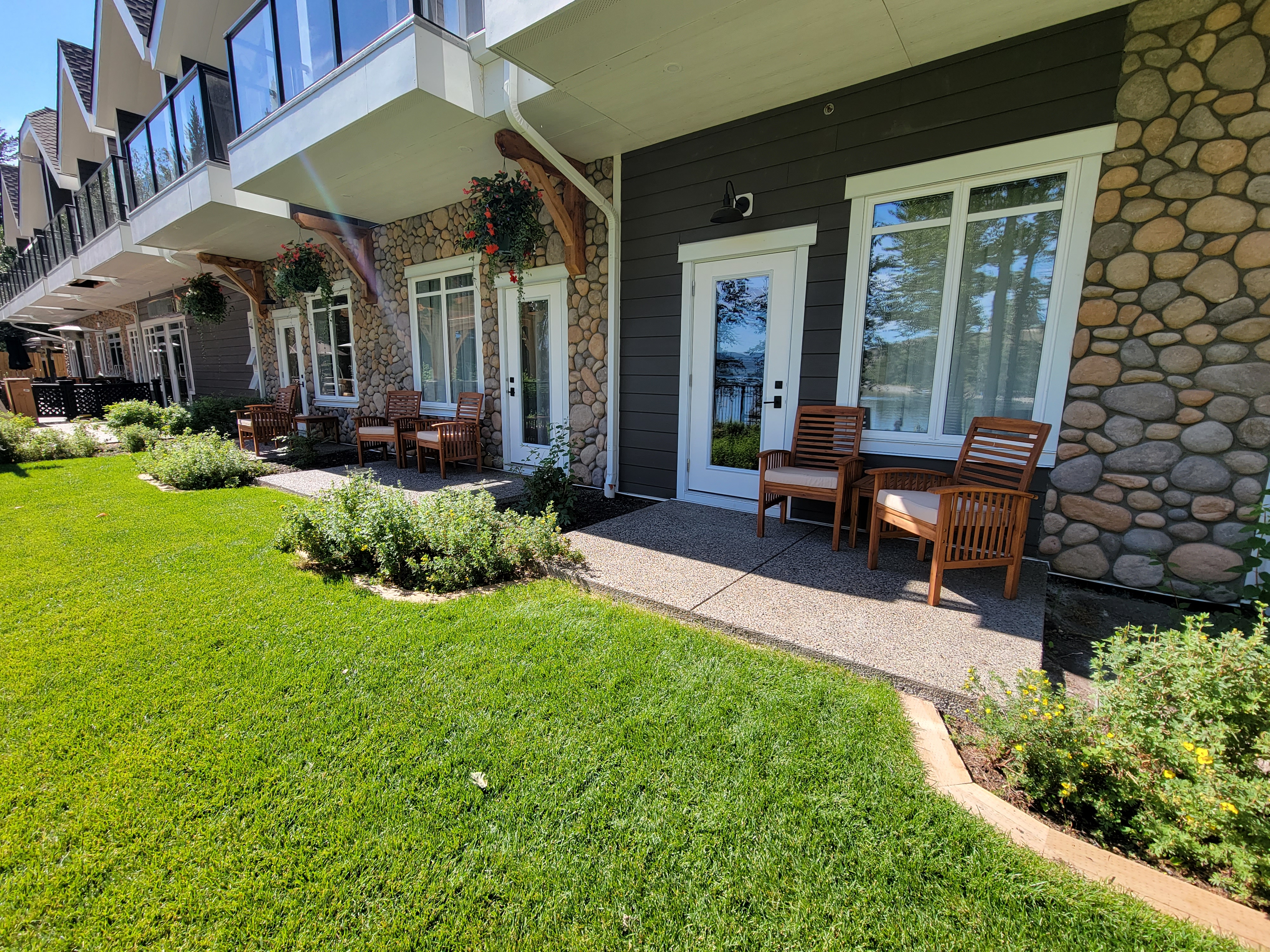 Kilmorey Lodge Waterton, Alberta Official Travel Information