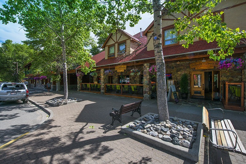 Bayshore Inn & Spa Waterton, Alberta Official Travel Information