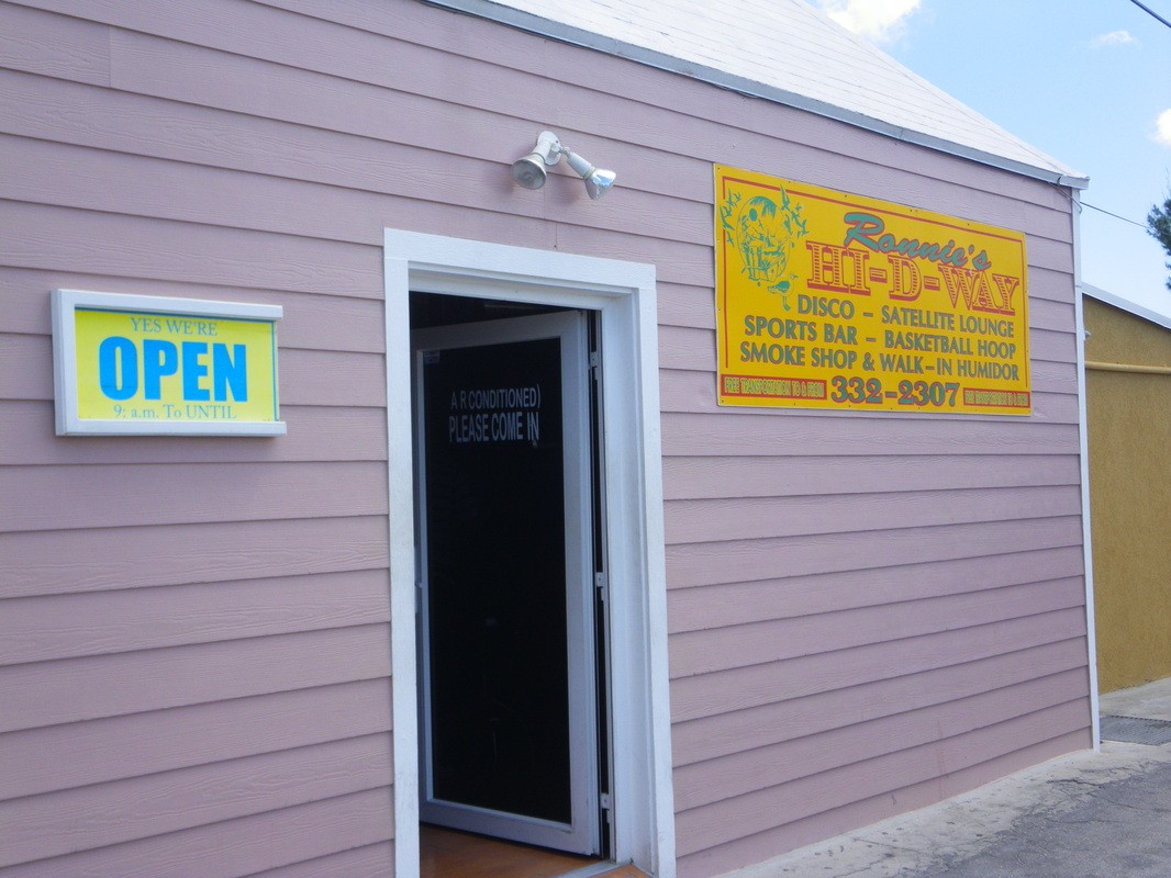 Ronnie's HiDWay Bar The Bahamas