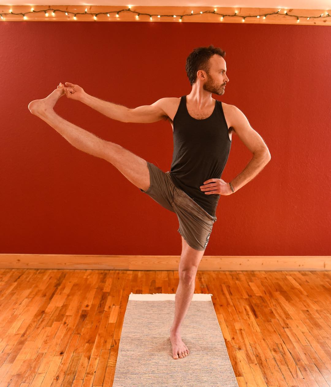 Shirshasan, yoga ka ek powerful pose hai, jisse karte waqt blood flow  improve hota hai aur dimag ko shanti milti hai. Ye Hatha Yoga ki… |  Instagram