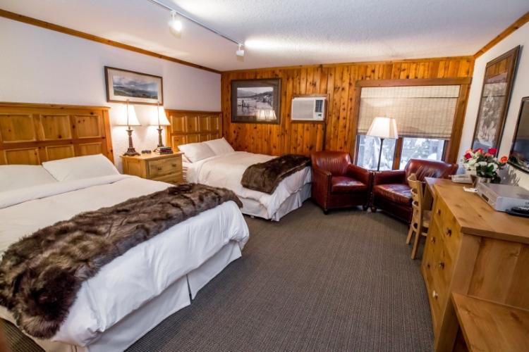 Hotel room – Kat Gebauer