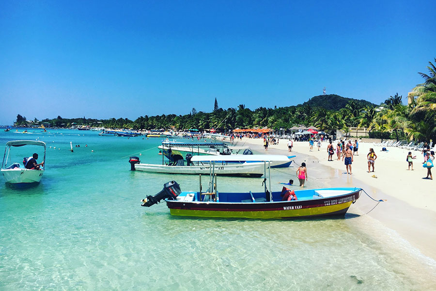 bay beach roatan