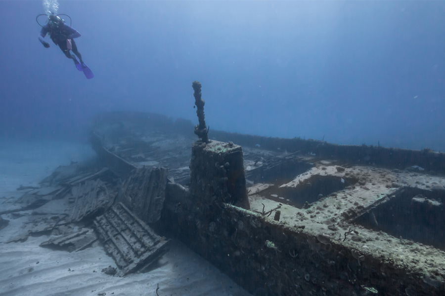 roatan-shipwreck diving