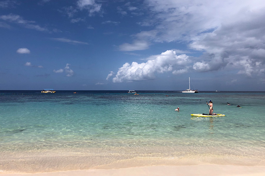 roatan beach snorkeling