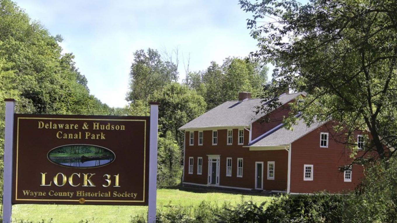 Daniel's Farmhouse and Park entrance – Wayne County Historical Society