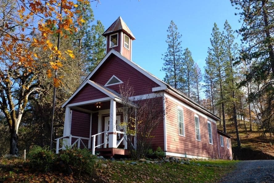 Old Lewiston Schoolhouse Library, Lewiston Trinity Places