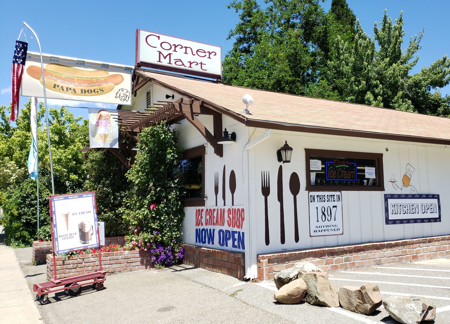 Corner Mart, Weaverville