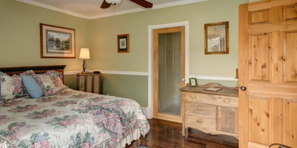 Country Encounters Accommodations Alberta Canada Country Encounters Accommodations | Crowsnest Pass, Alberta | Crown of