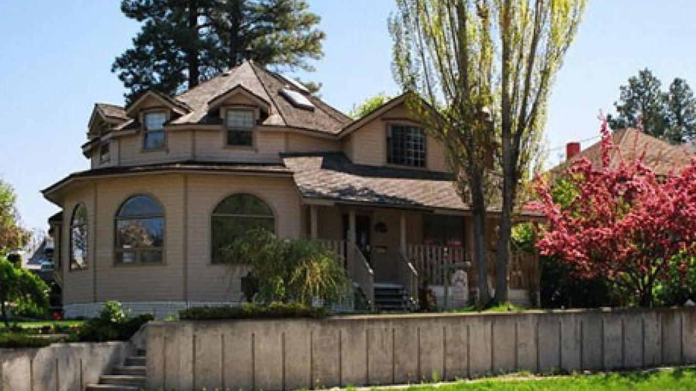 Baker Hill Heritage Bed And Breakfast British Columbia Canada Baker Hill Heritage B&B | Cranbrook, British Columbia | Crown of the