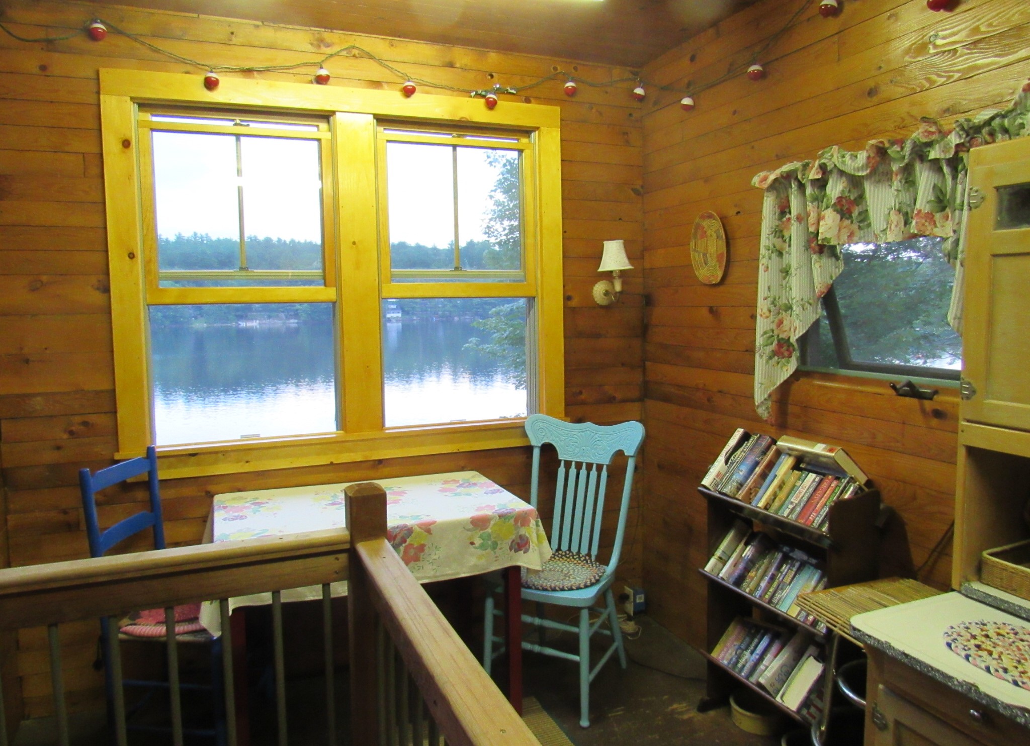 Breakfast nook with views of sunrise and lake