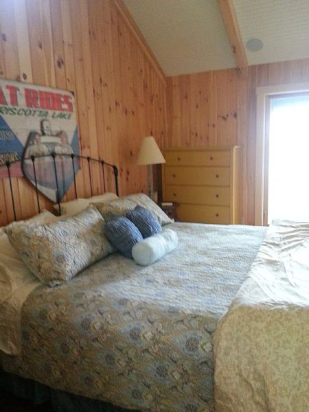 First Light Cottage - Master bedroom w/king bed, ensuite bath with oversized shower w/dual