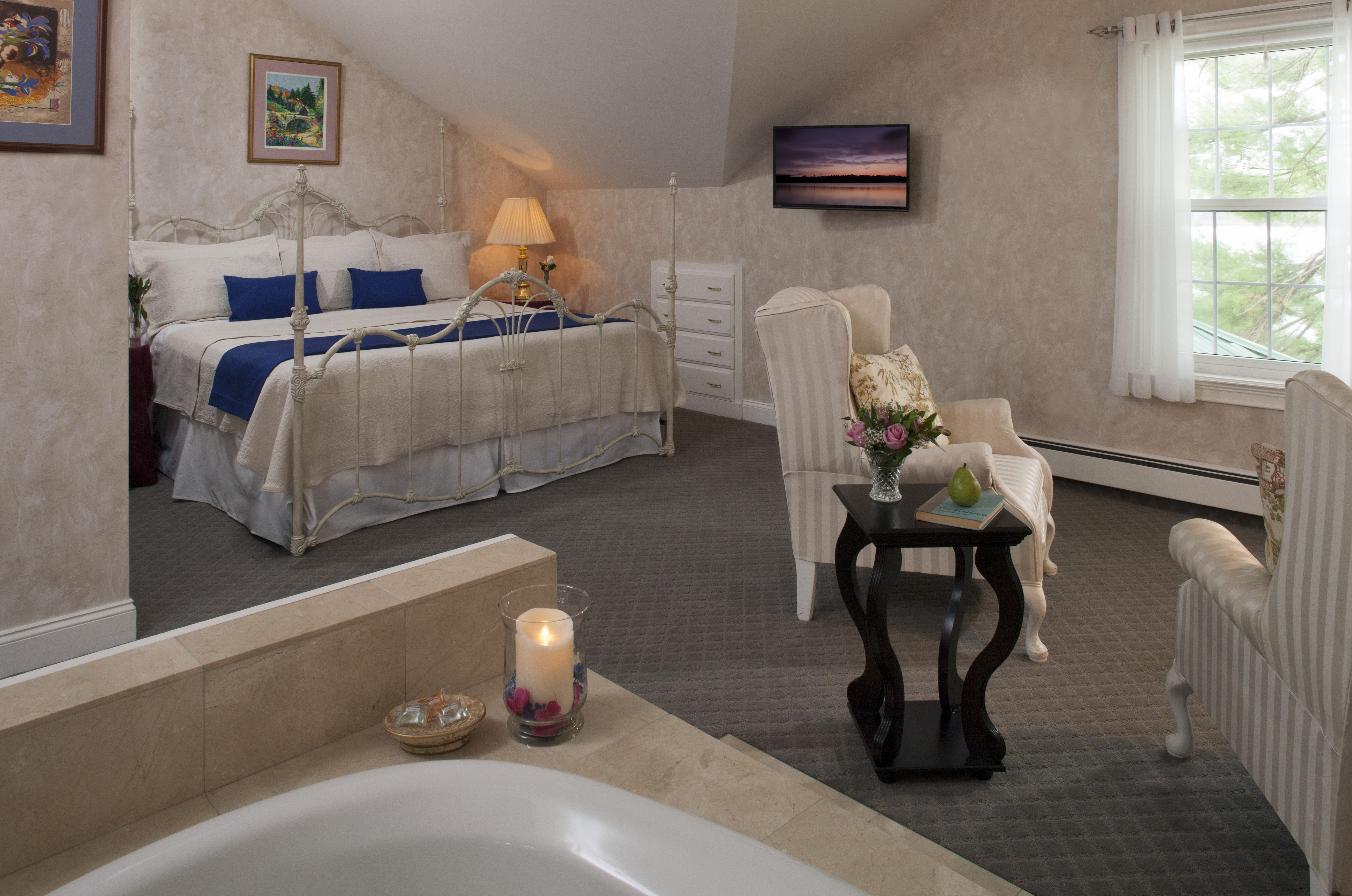 The Mount Katahdin Suite, with it's in-room spa is just the place to spend your get-away-from-it-all with that special person.