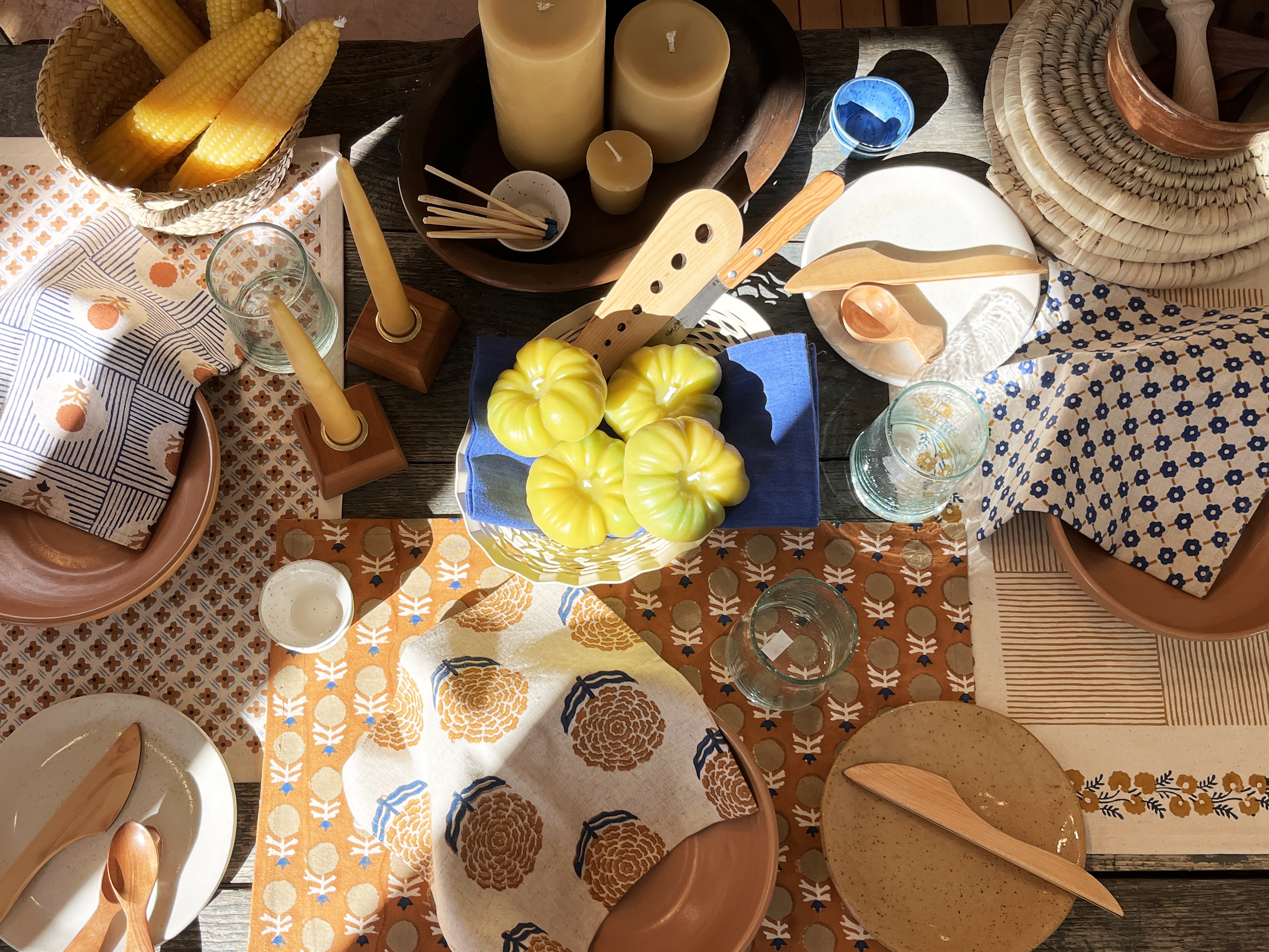 Table setting with pumpkins and festive decorations. 