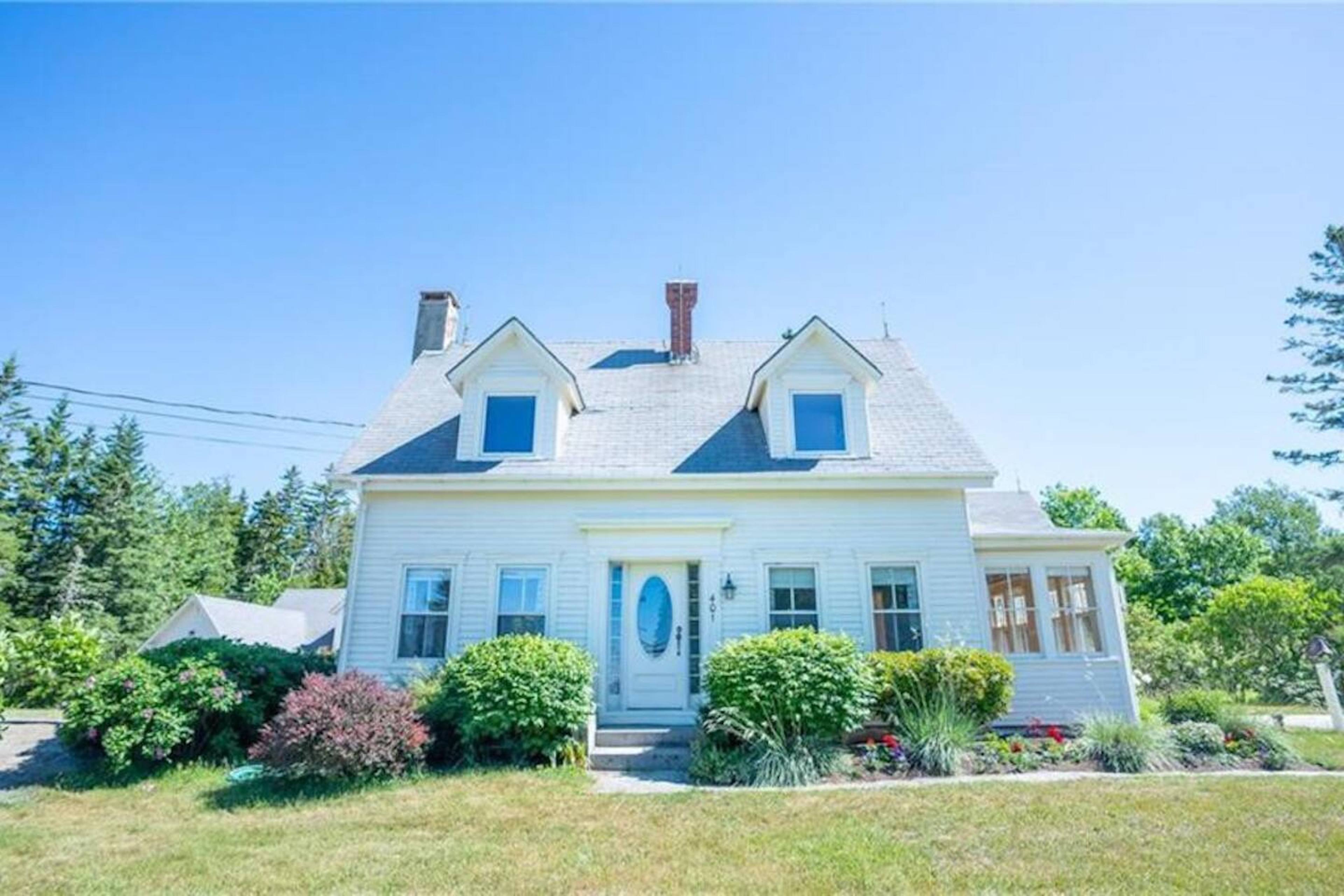 Classic farmhouse with modern amenities on the Coast of Maine