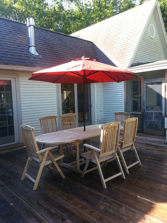 Water's Edge Retreat - Waterfront dining on the deck for 6.