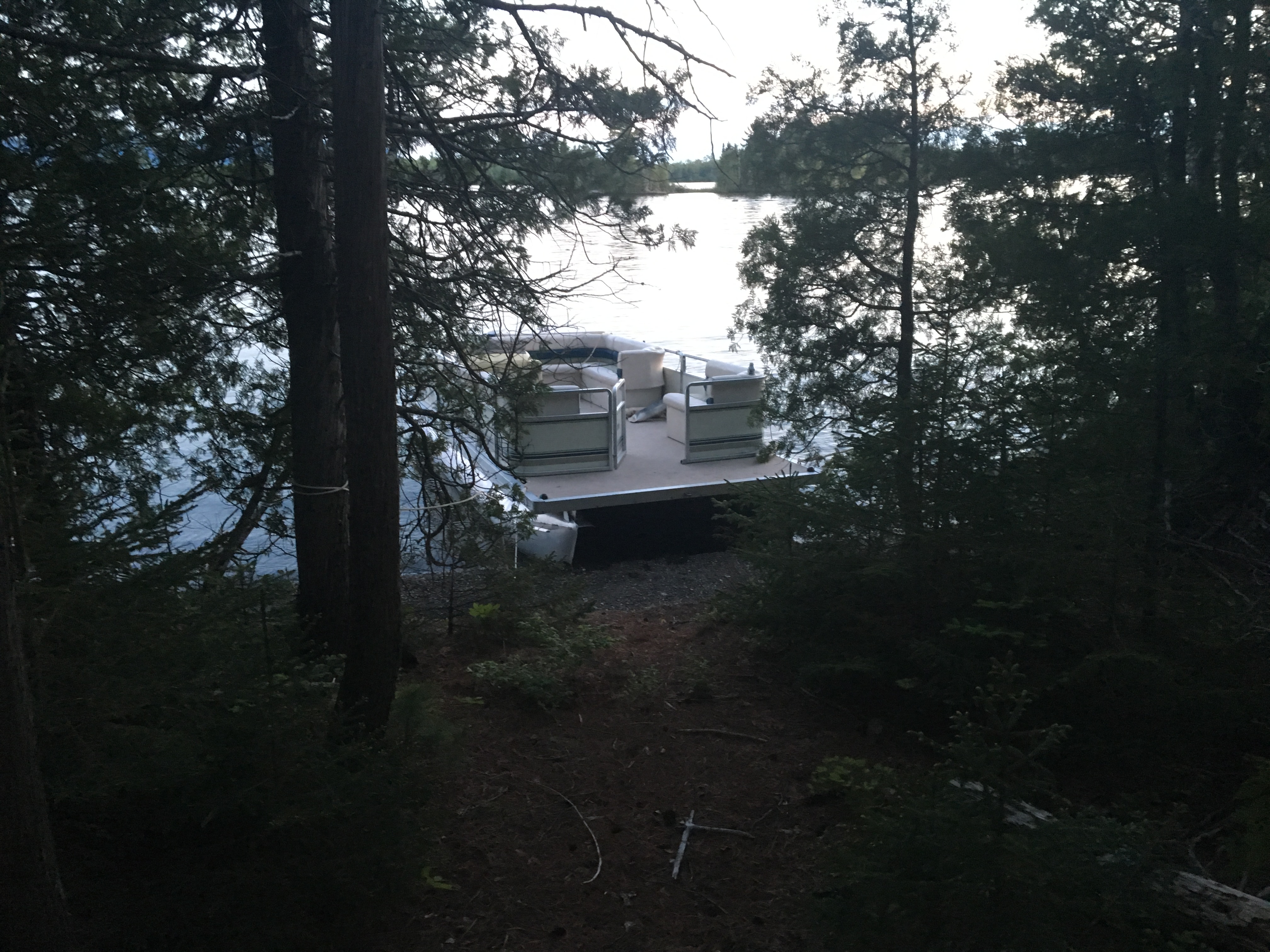 Island excursion with the pontoon boat!
