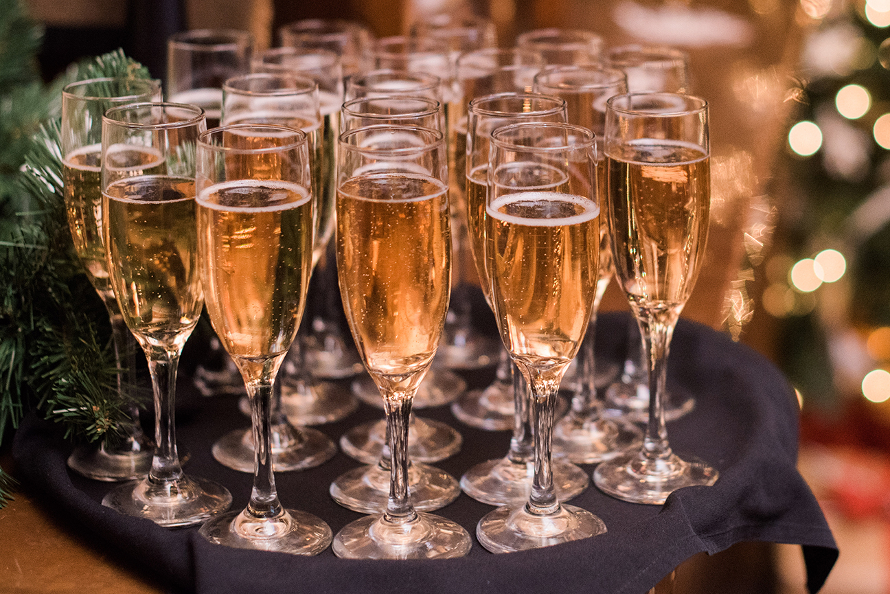 Champagne and holidays go hand in hand!