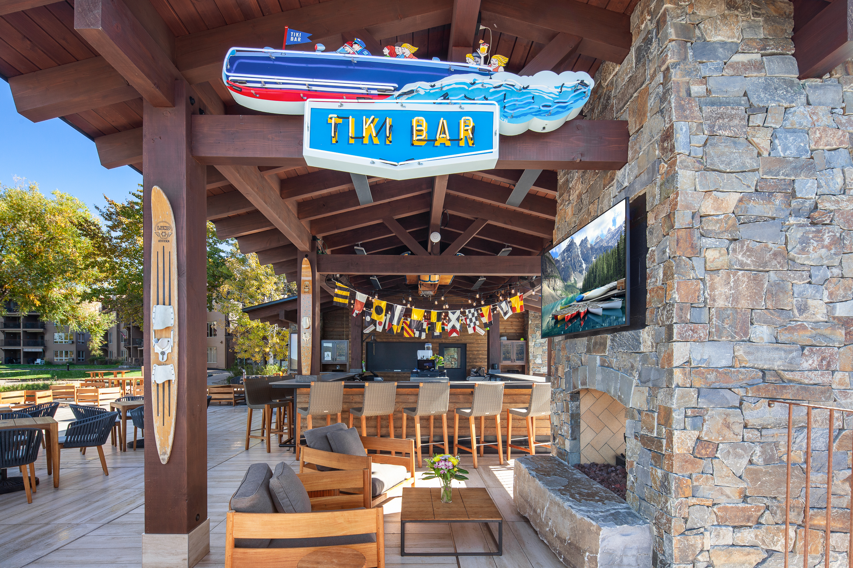 Aptly appointed, The Tiki Bar is the perfect setting for lakefront fun! – Glacier View Studio