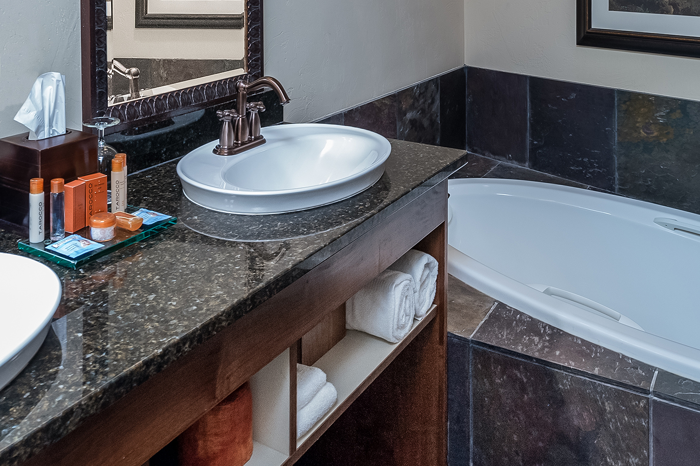 Studio Suites are appointed with our spacious 4-piece bath including double vanity sinks, walk-in shower, and soaking tub.