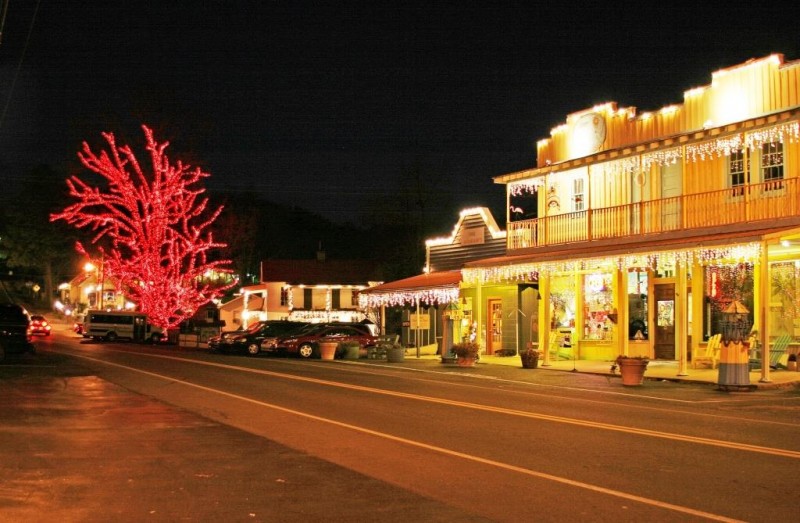 Grand Rivers "Most Beautiful Small Town" in Kentucky Tennessee River