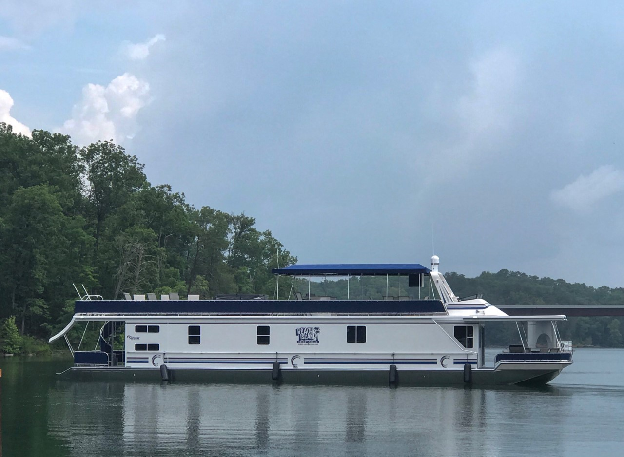 Beach Island Marina Houseboats | Tennessee River Valley