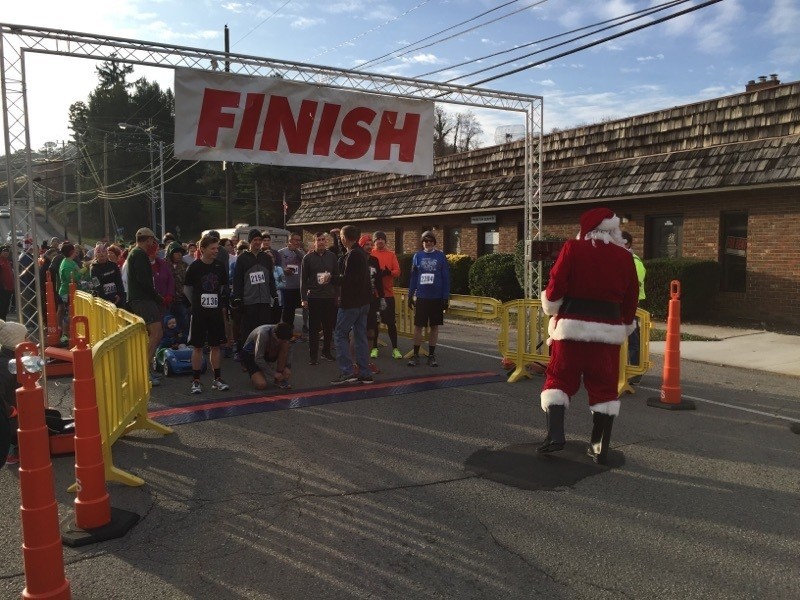 Santa Trot 5K Race Tennessee River Valley
