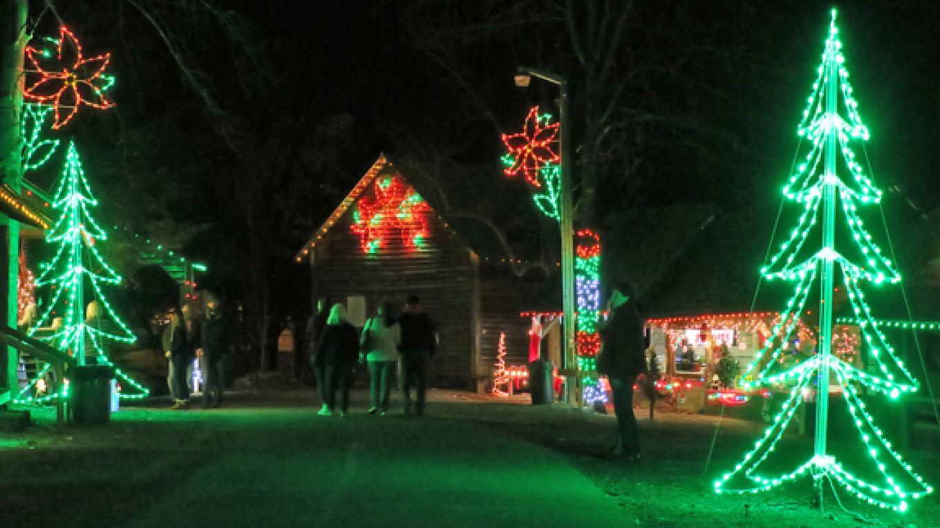 Mountain Country Christmas In Lights Tennessee River Valley Light Up Hiawassee Christmas 2021
