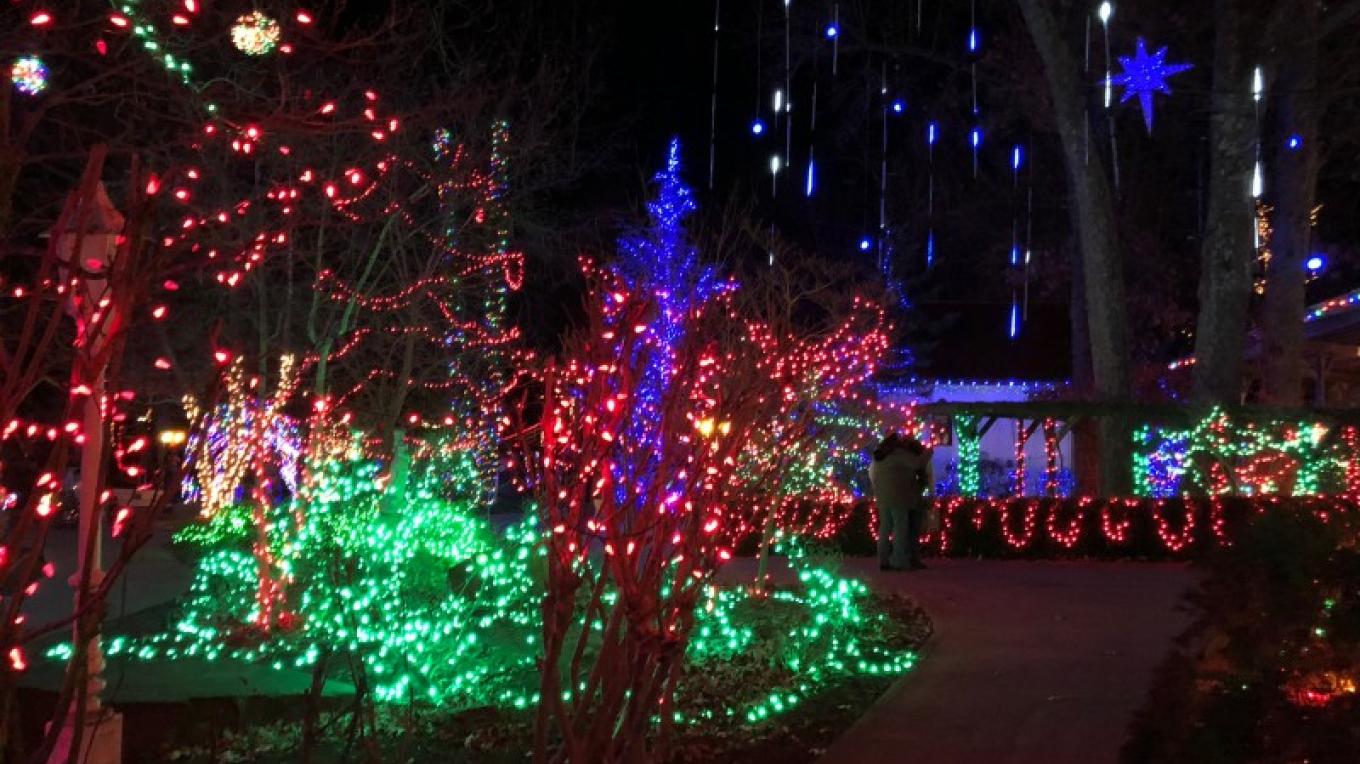 Grand Rivers Festival Of Lights 2020 Tennessee River Valley Pattis Settlement Christmas Lights 2021