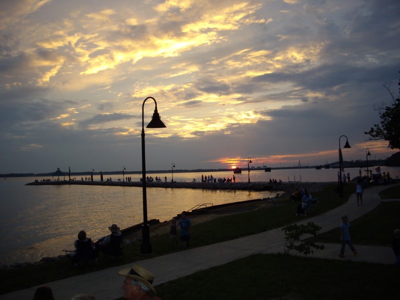 Grand Rivers "Most Beautiful Small Town" in Kentucky Tennessee River