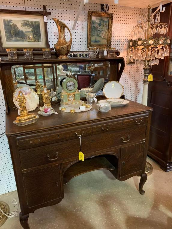 Where Dealers Find Their Antiques and Collectibles