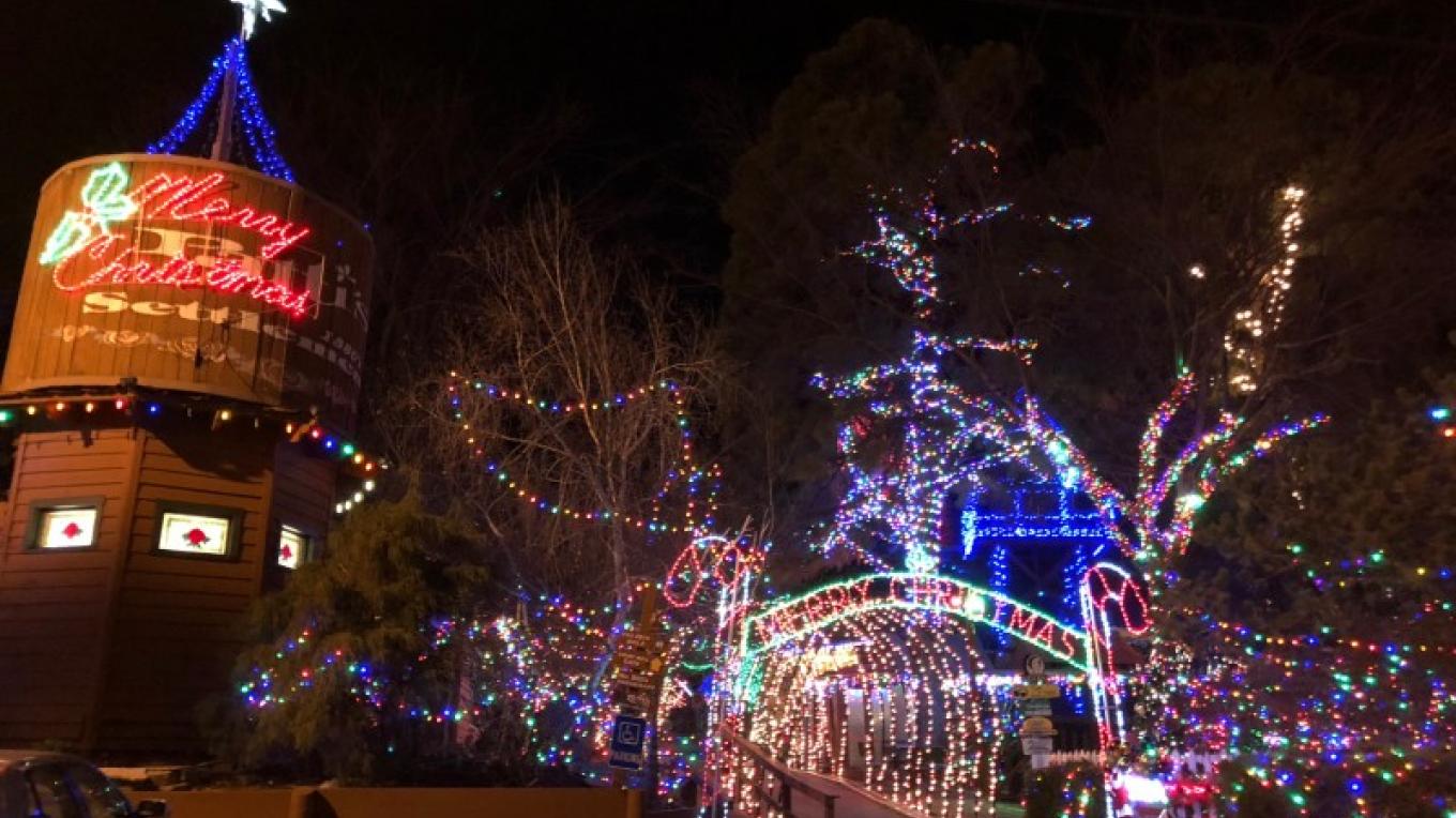 Grand Rivers Festival Of Lights 2020 Tennessee River Valley Pattis Settlement Christmas Lights 2021