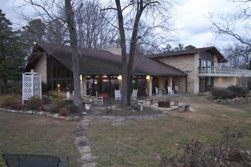 The Secret Bed & Breakfast Lodge | Tennessee River Valley