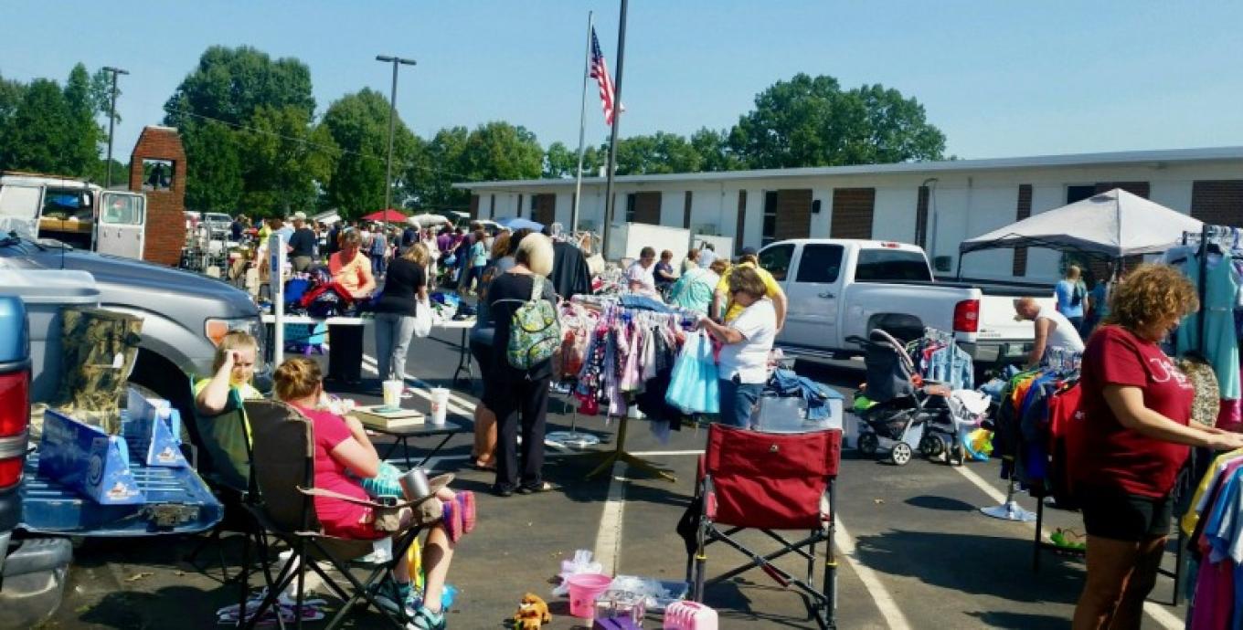 Bargain Highway 30 Mile Yard Sale Tennessee River Valley
